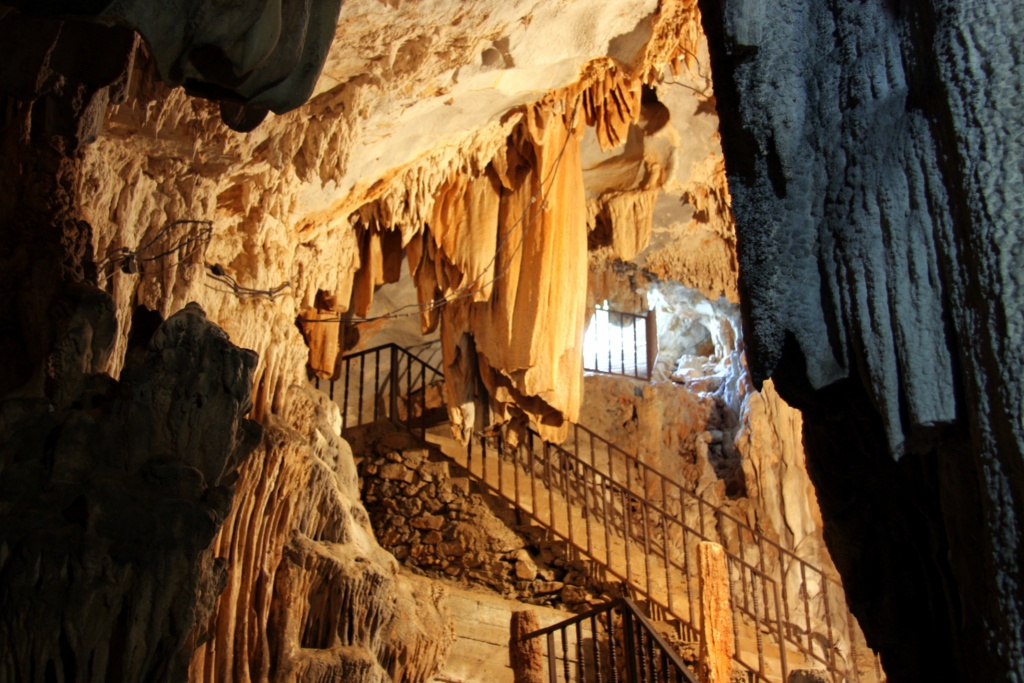 Köşekbükü Mağarası